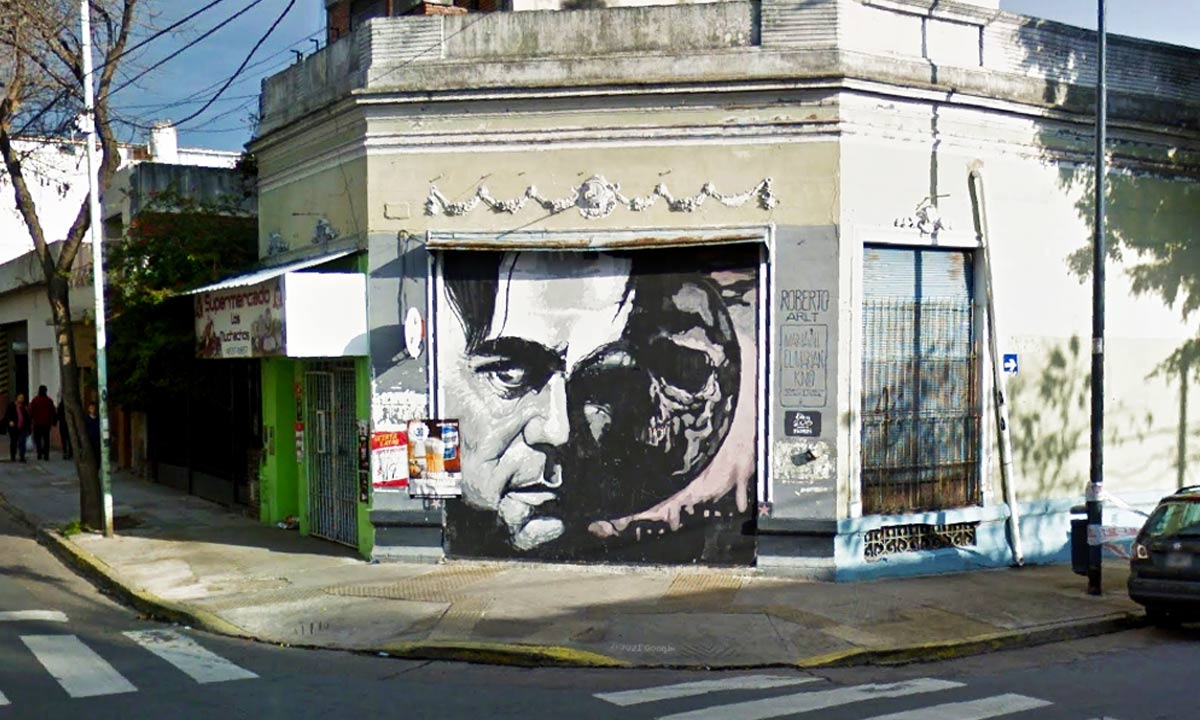 Mural con la cara de Roberto Arlt