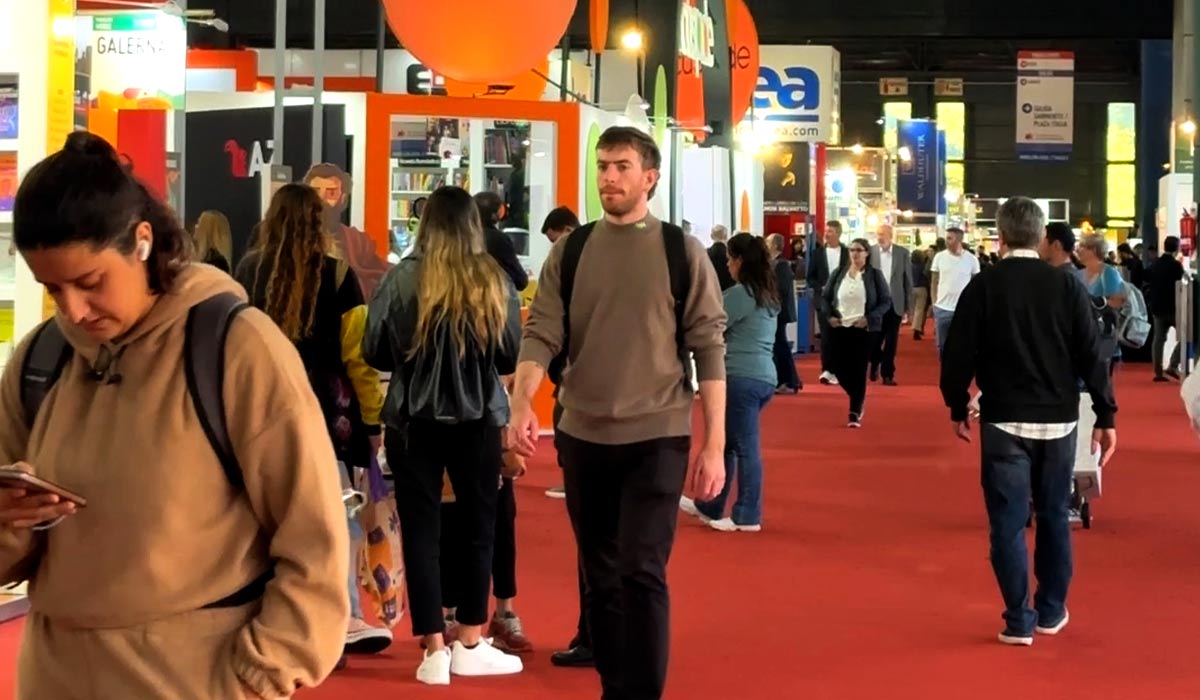 Uno de los pasillos de la Feria del Libro 2024